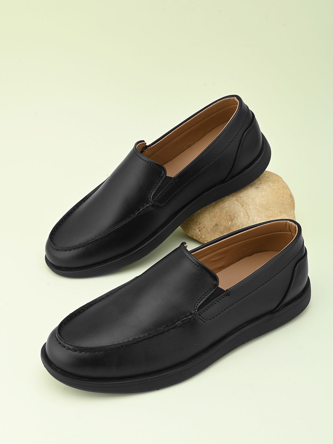 

Mast & Harbour Men Slip-On Sneakers, Black