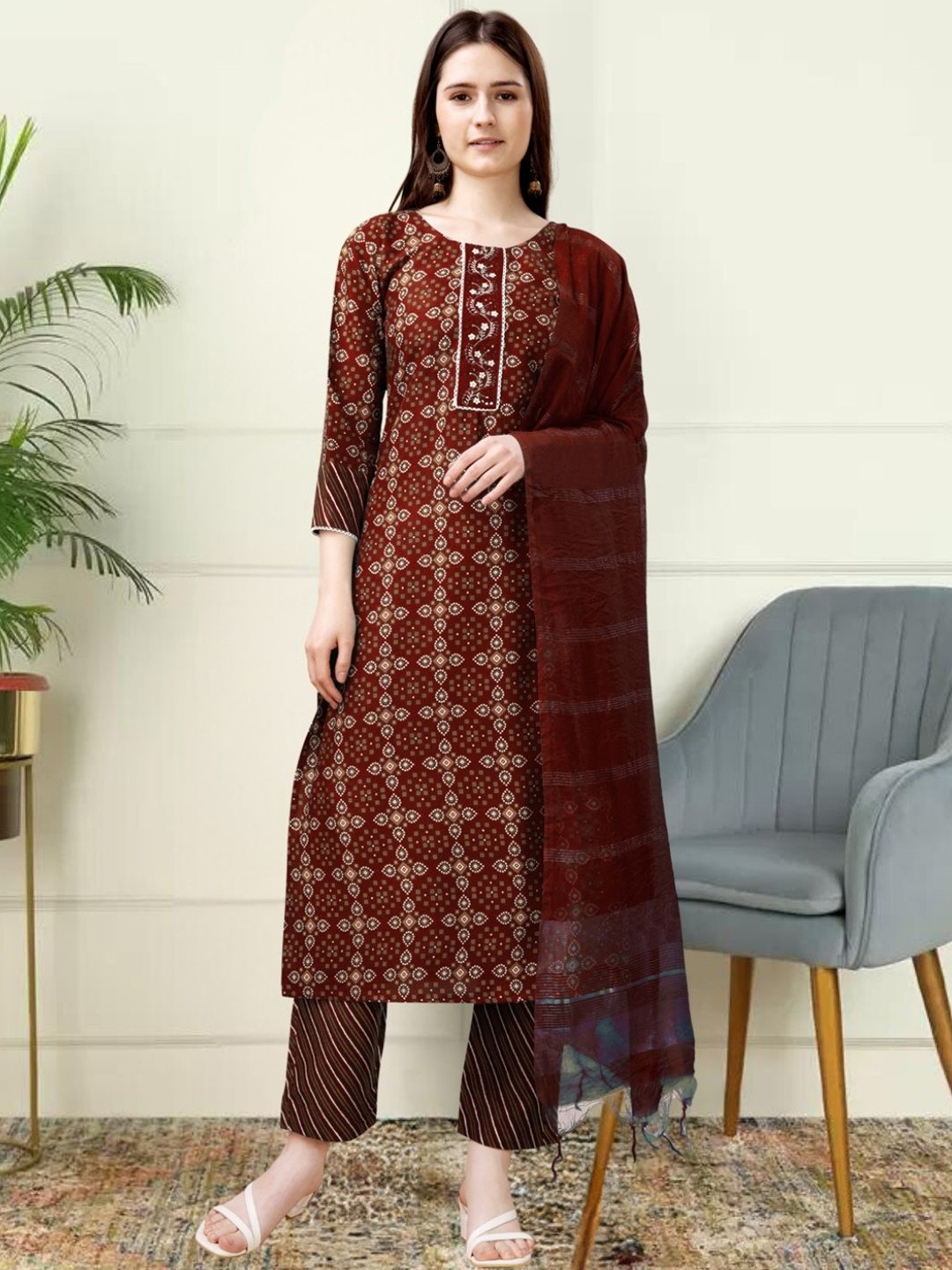 

KAZIA Floral Printed Thread Work Kurta with Trousers & Dupatta, Maroon