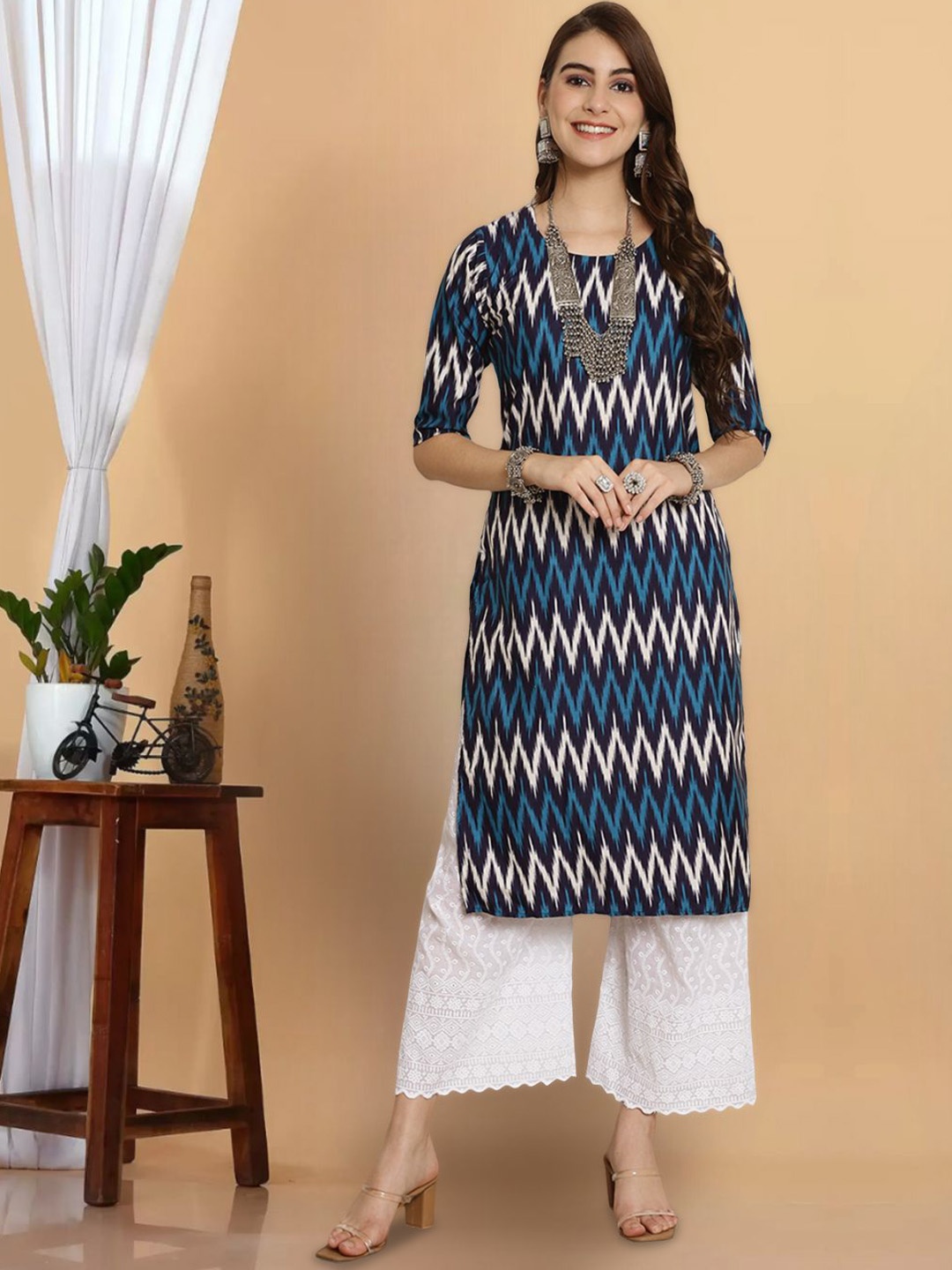 

7Threads Geometric Printed Round Neck Crepe Straight Kurta, Navy blue