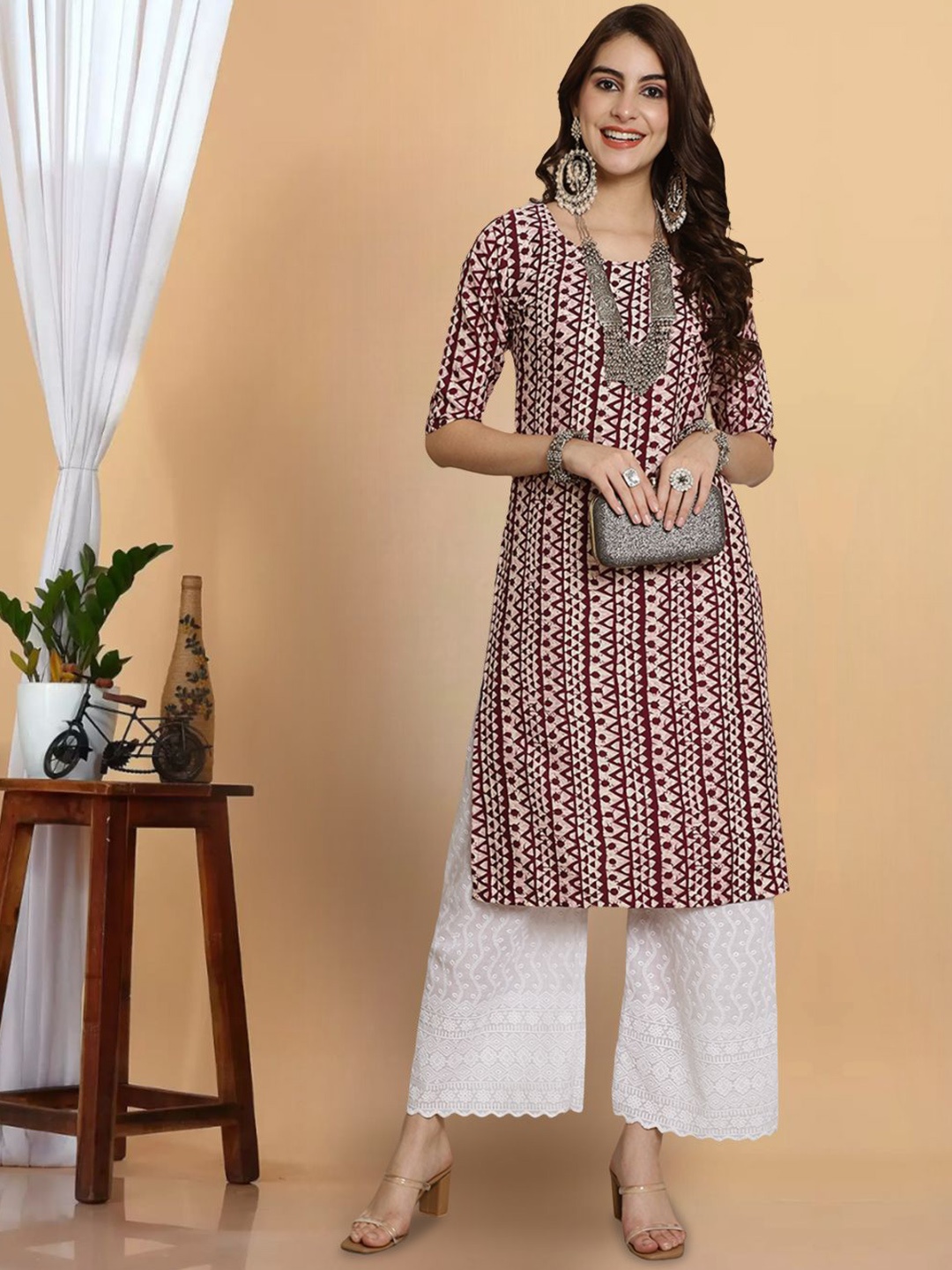 

7Threads Geometric Printed Round Neck Straight Kurta, Cream