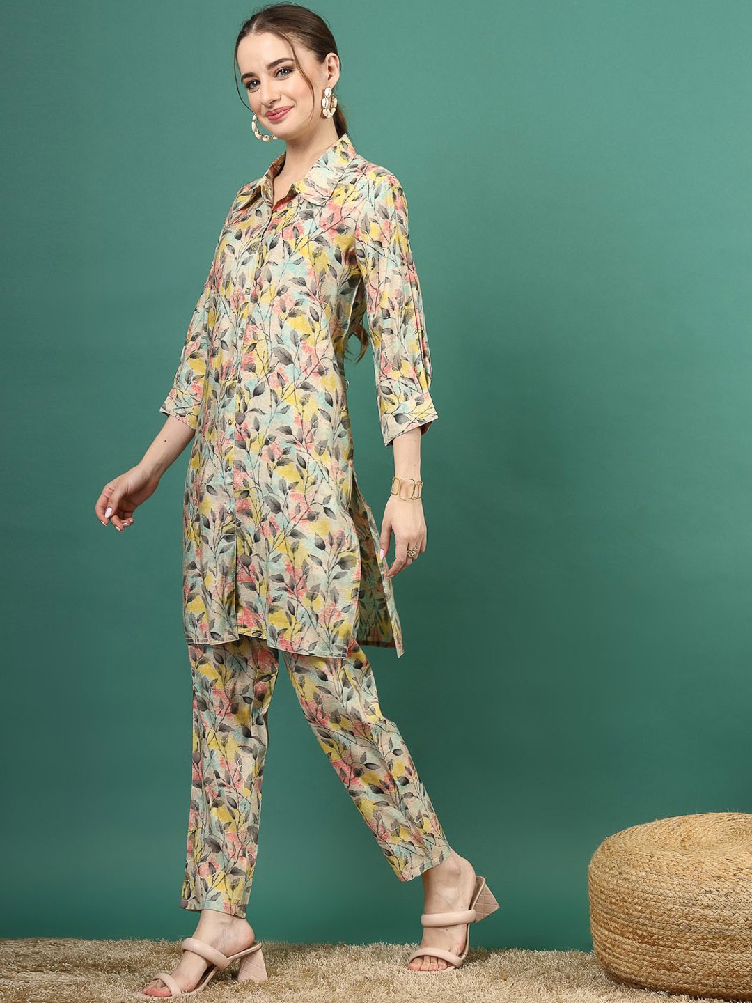 

Sangria Beige & Pink Tropical Printed Shirt Collar Straight Kurta & Trouser