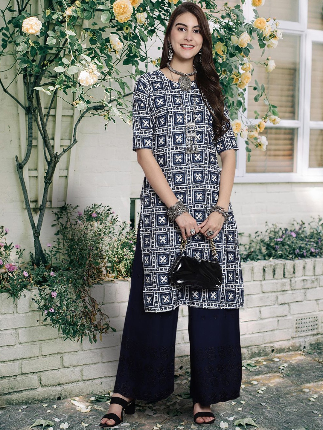 

7Threads Floral Printed Round Neck Straight Kurta, Navy blue