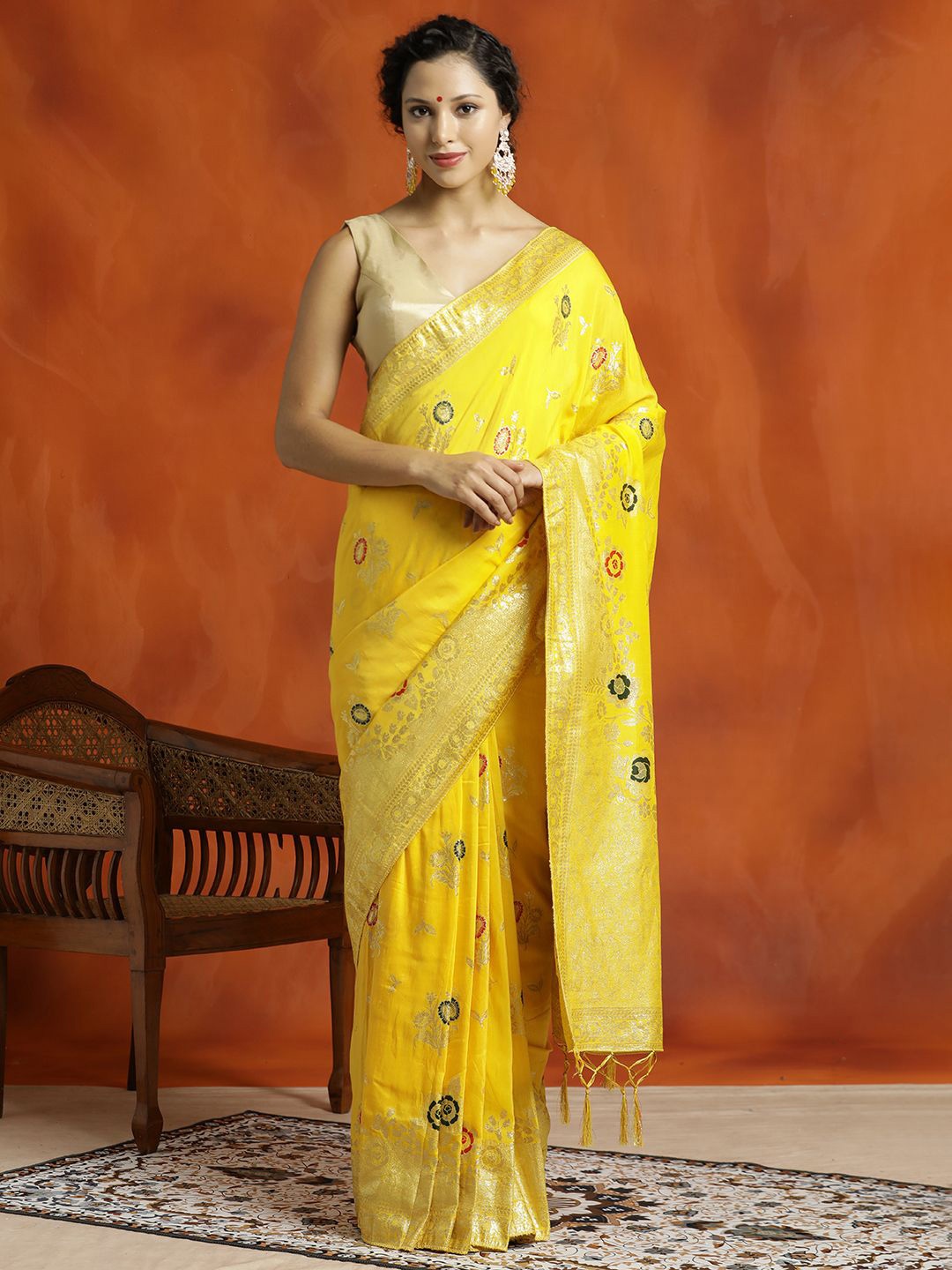 

Jaipur Kurti Silk Banarasi Floral Zari Woven Design Heavy Saree, Yellow