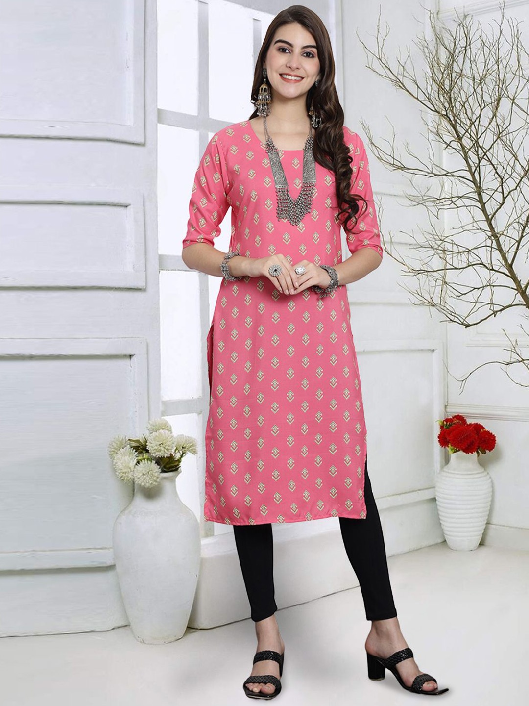 

7Threads Geometric Printed Round Neck Straight Kurta, Peach