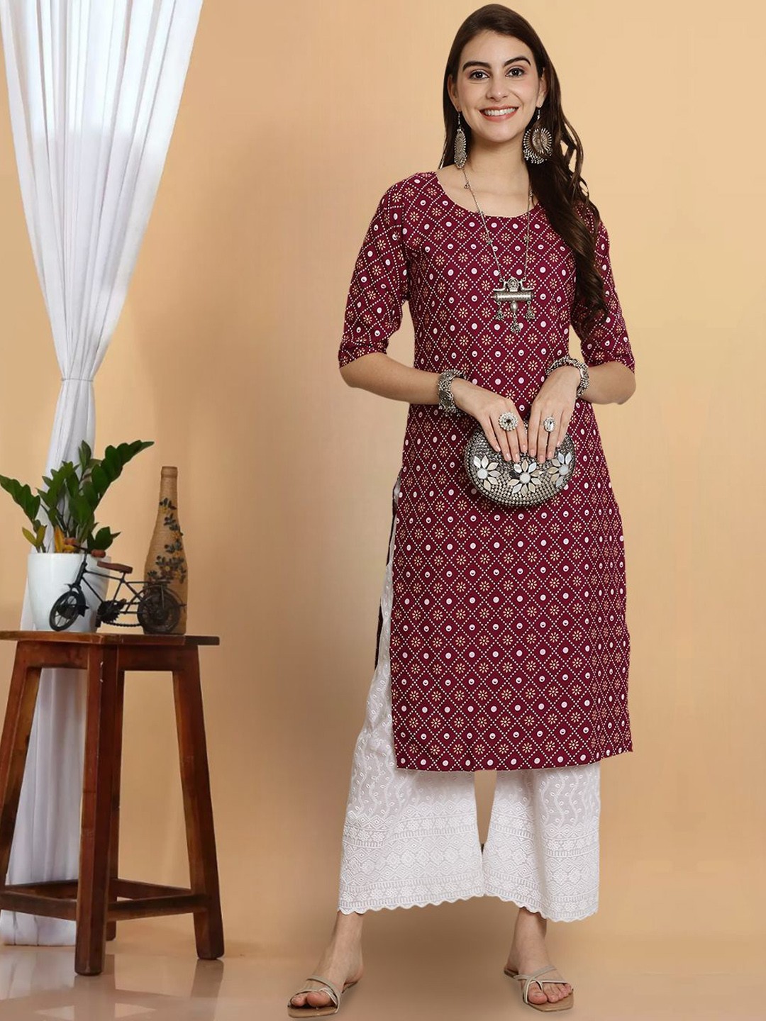 

7Threads Floral Printed Round Neck Crepe Straight Kurta, Maroon