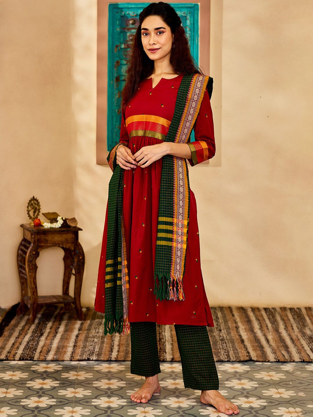 

VASTRAMAY Geometric Embroidered Thread Work Pure Cotton Kurta with Pyjamas & Dupatta, Maroon