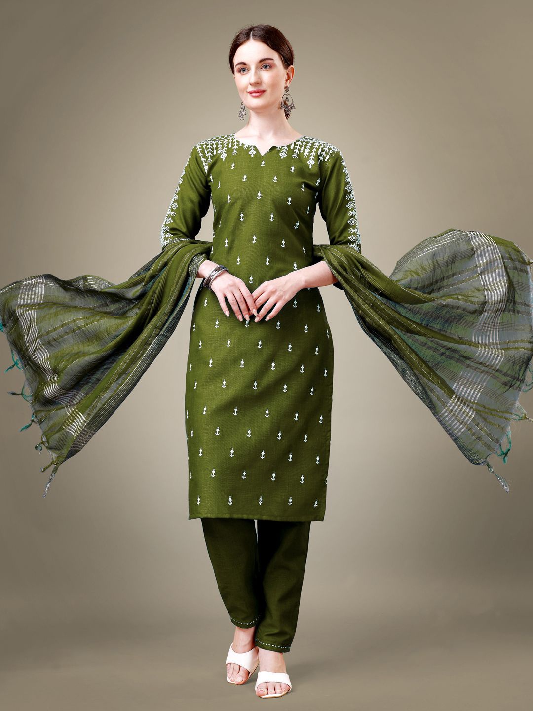 

WILNERCROWN Ethnic Motifs Embroidered Regular Thread Work Kurta With Trousers & Dupatta, Green