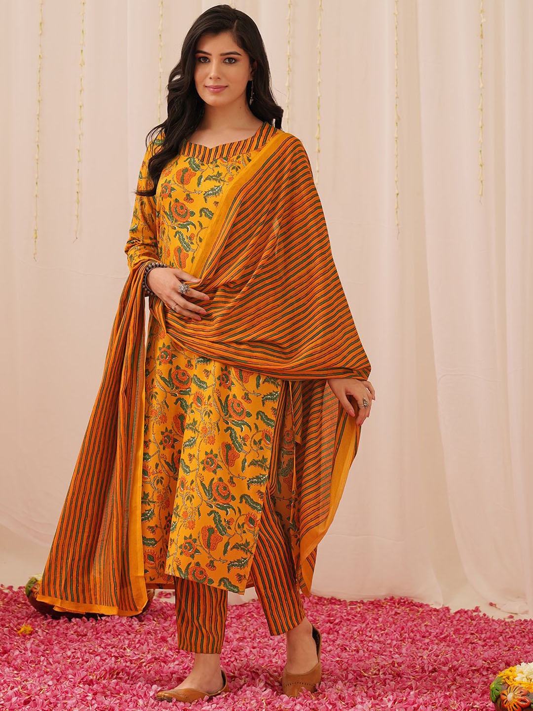 

AHIKA Floral Printed Regular Kurta With Trousers & Dupatta, Yellow