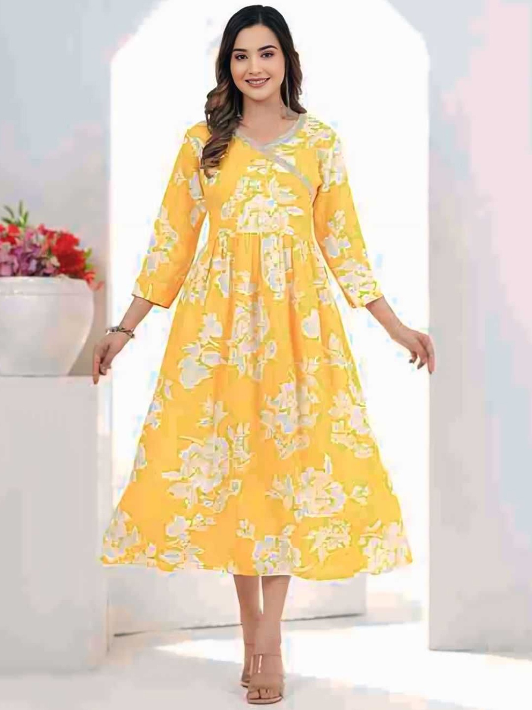 

VYKOO Floral Printed V-Neck Angrakha Anarkali Kurta, Yellow