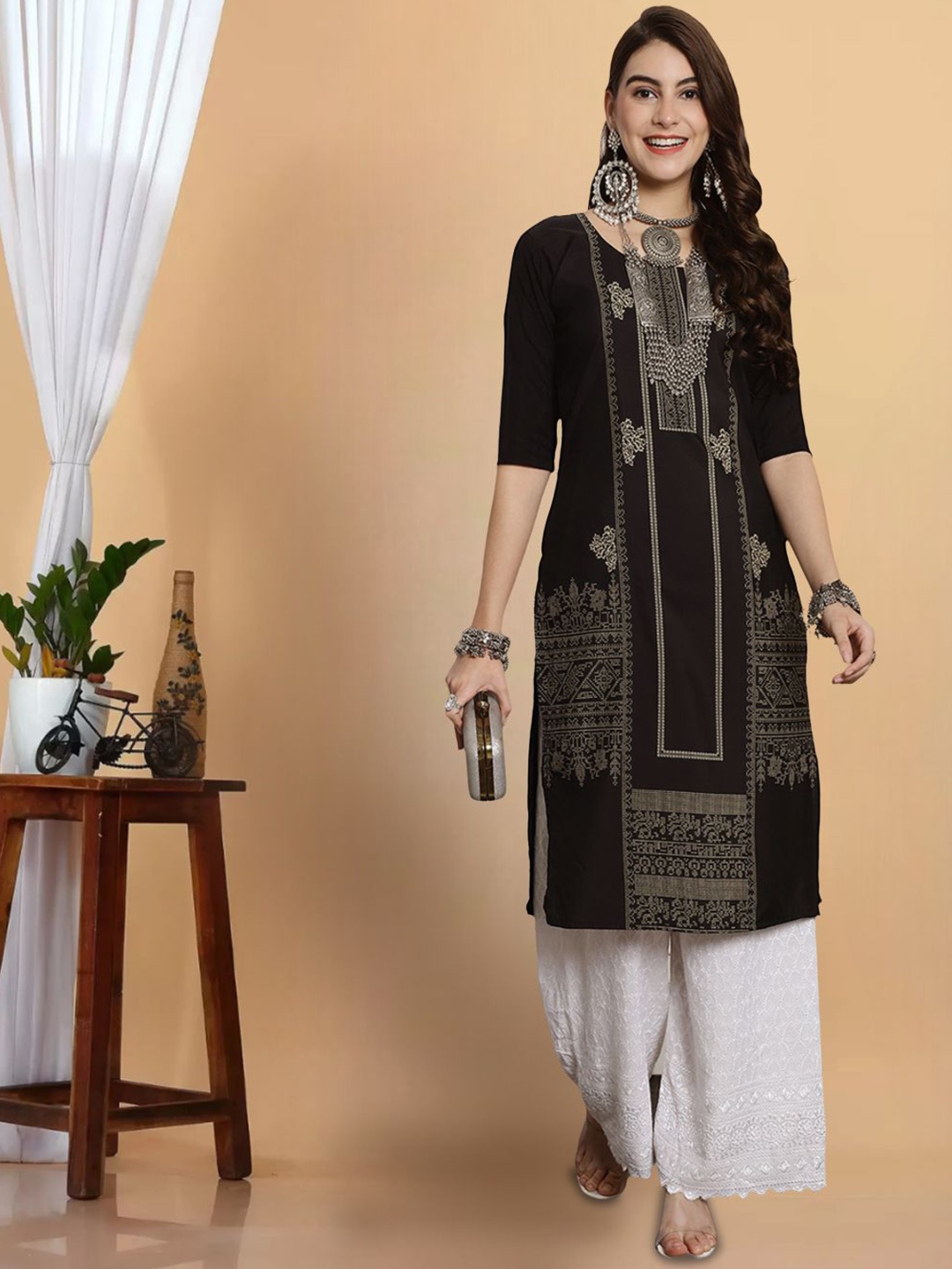 

7Threads Floral Printed Round Neck Straight Kurta, Multi