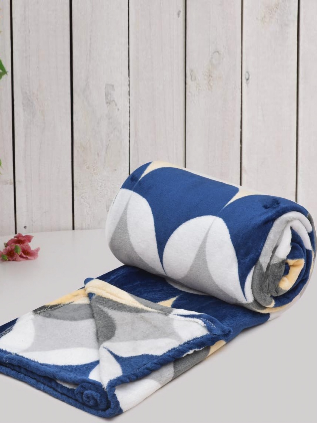 

RRC Blue & White Geometric Woollen Mild Winter 350 GSM Double Bed Dohar