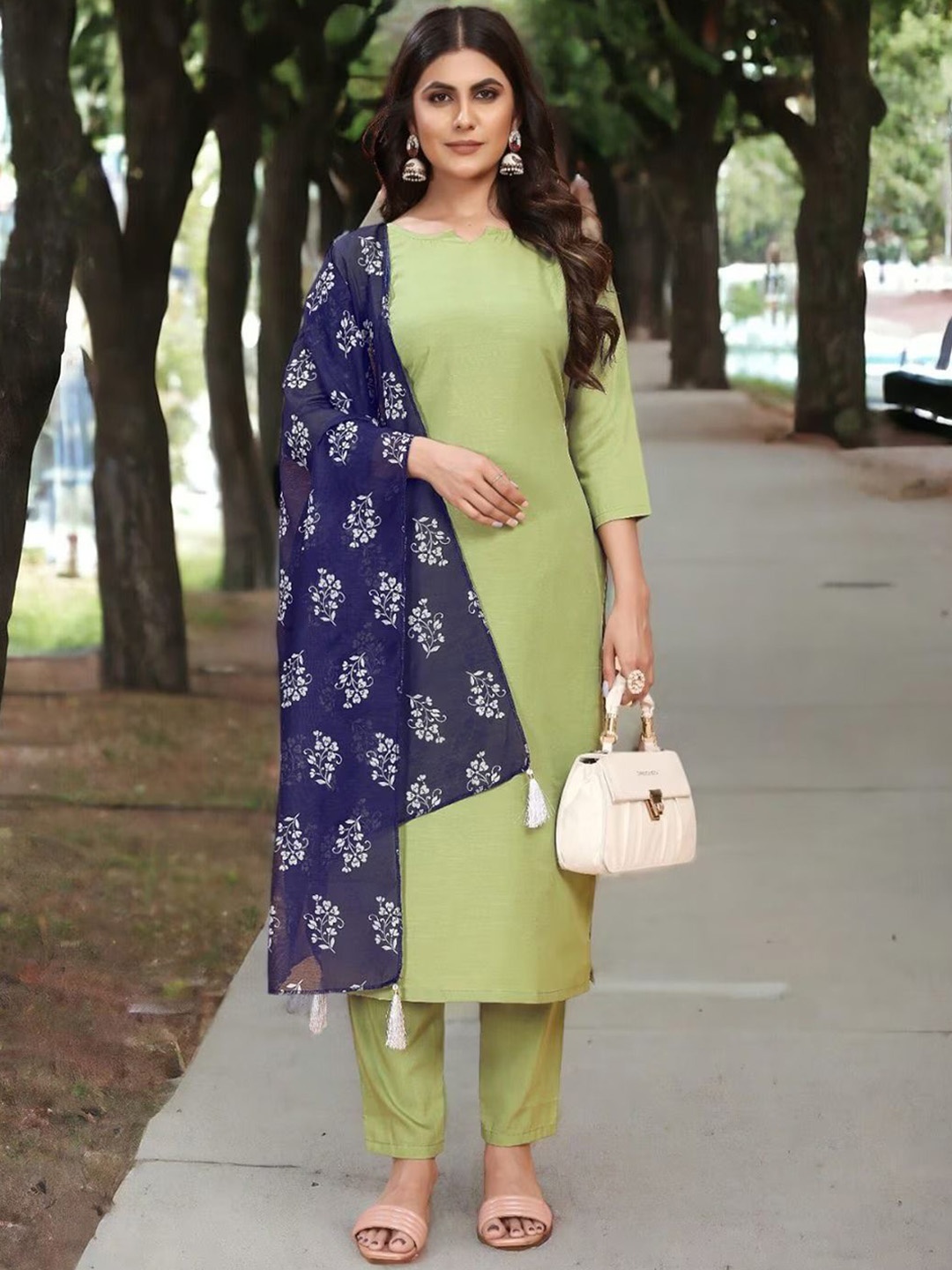 

HETVI CREATION Round Neck Kurta with Trousers & Dupatta, Green