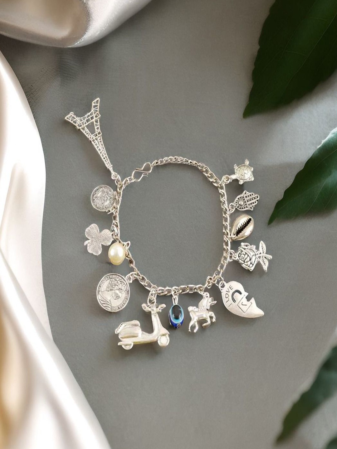 

UNIVERSITY TRENDZ Silver-Plated Beaded Charm Bracelet