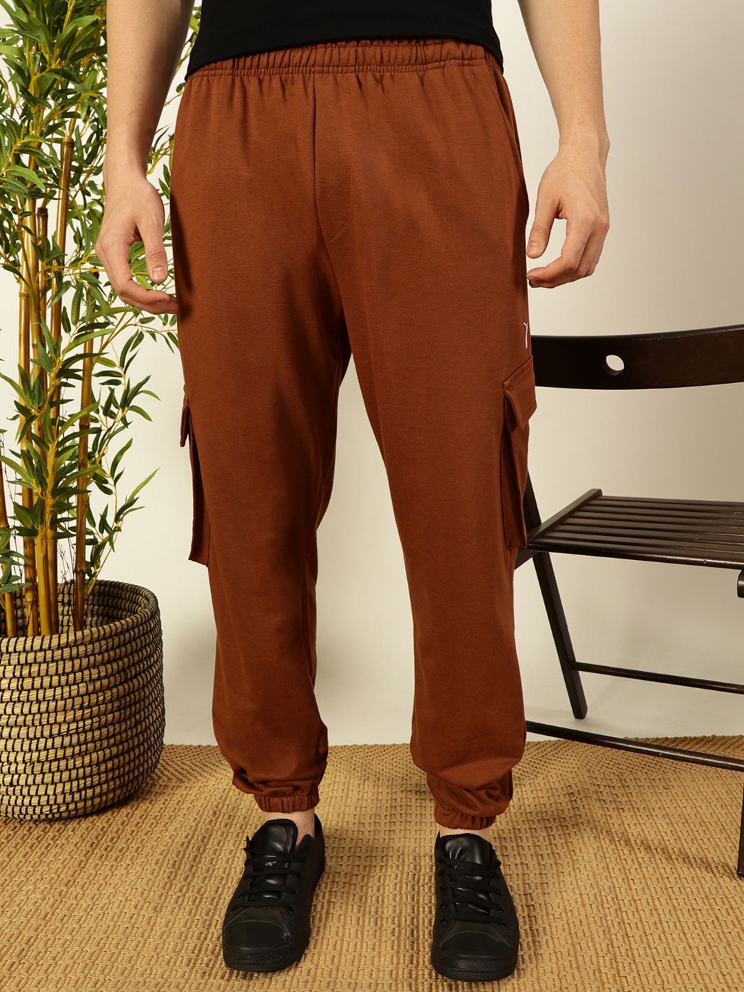 

Thomas Scott Men Relaxed-Fit Cargo Joggers, Brown