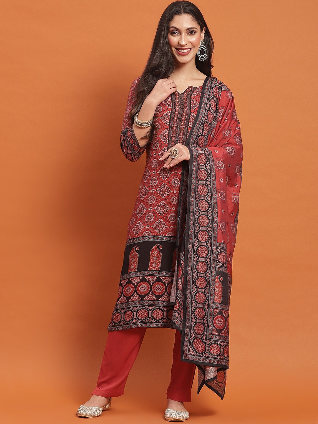 

Shree Ethnic Motifs Printed Notch Neck Straight Kurta with Trousers & Dupatta, Maroon