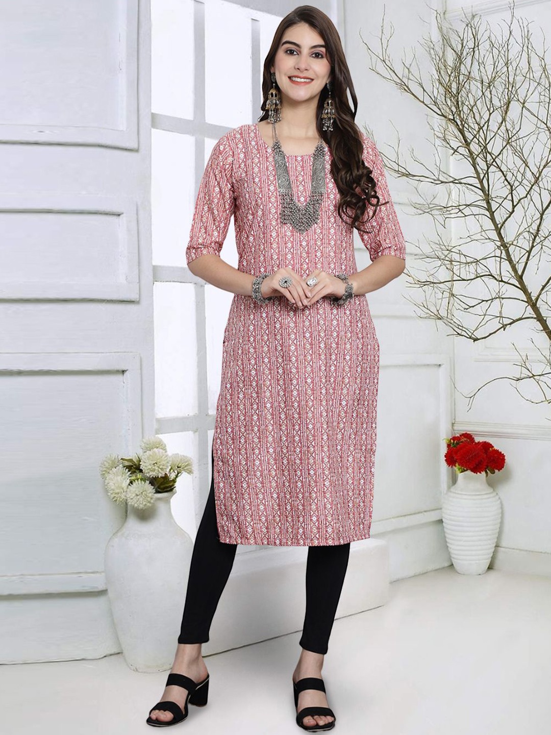 

7Threads Geometric Printed Round Neck Straight Kurta, Pink