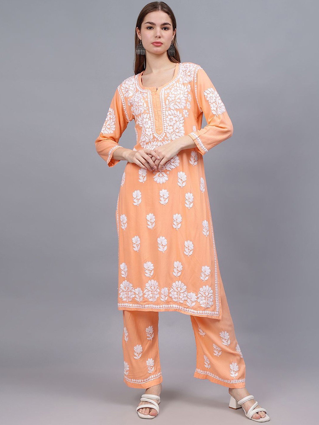 

Seva Chikan Ethnic Motifs Embroidered Regular Chikankari Straight Kurta with Palazzos, Peach