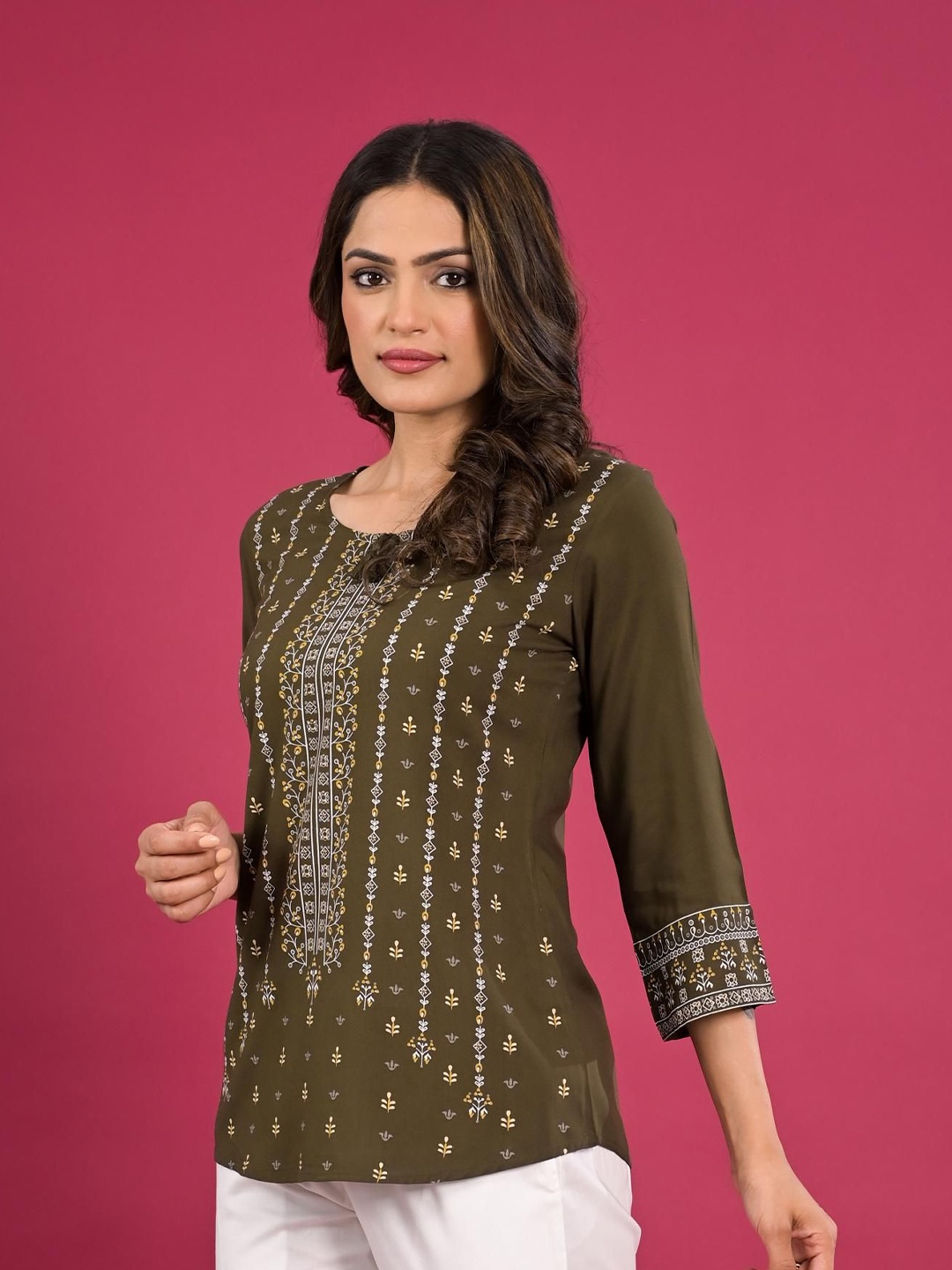 

Anouk Women Floral Printed Round Neck Top, Green