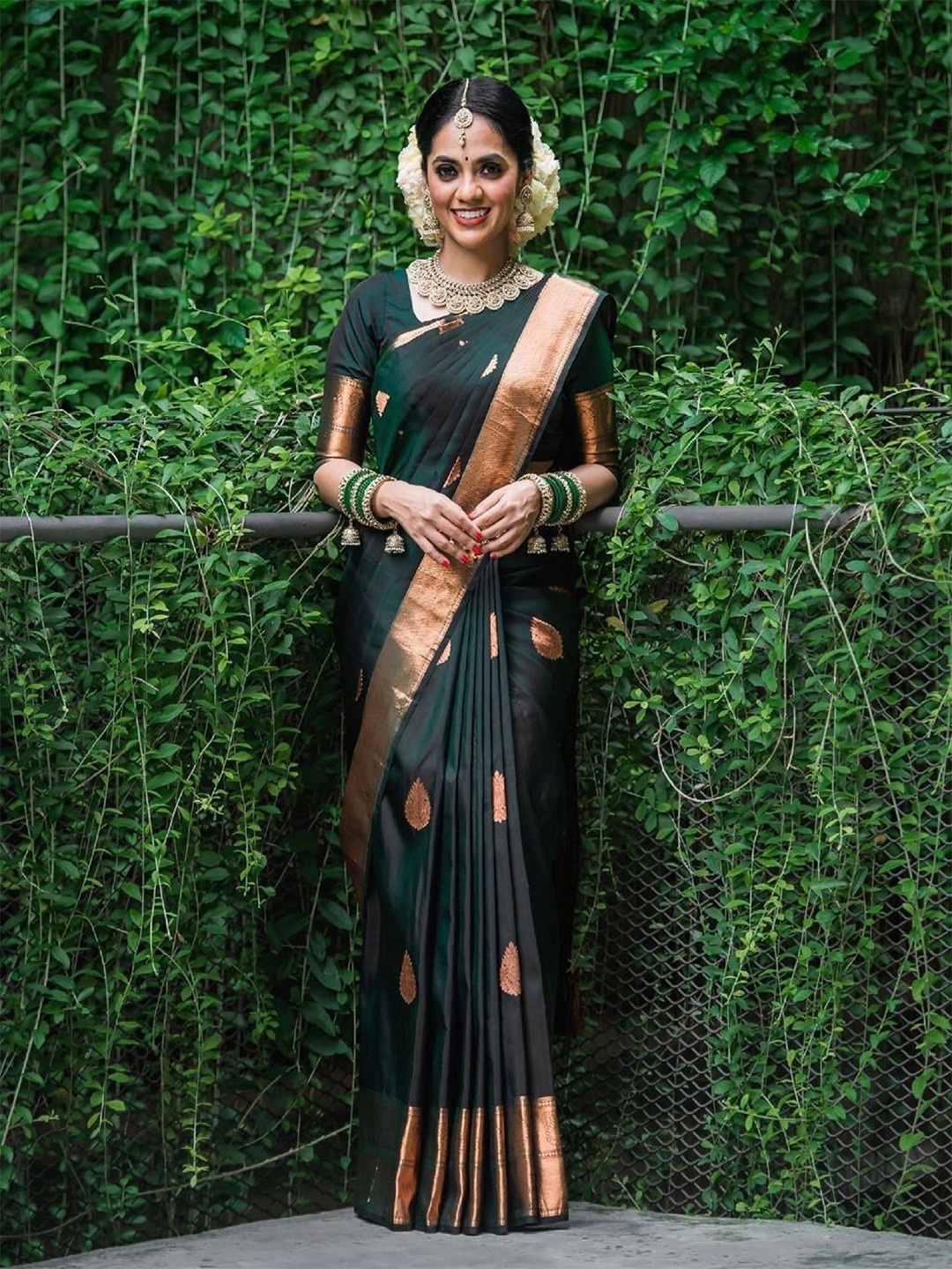 

Aika Ethnic Motifs Zari Pure Silk Kanjeevaram Saree, Green