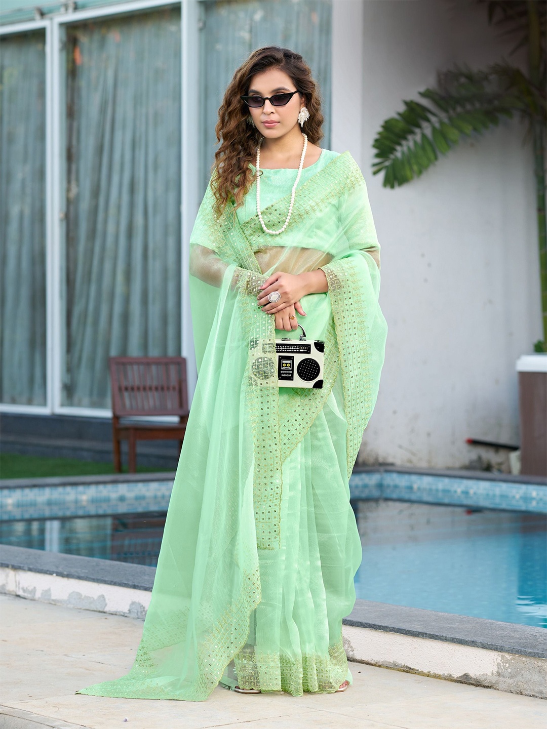 

IndianRang Sequinned Organza Saree, Green