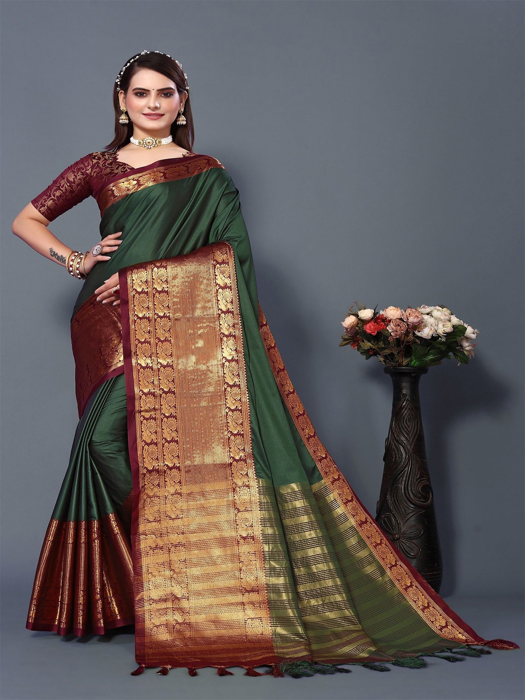 

Aika Woven Design Zari Solid Kanjeevaram Saree, Green