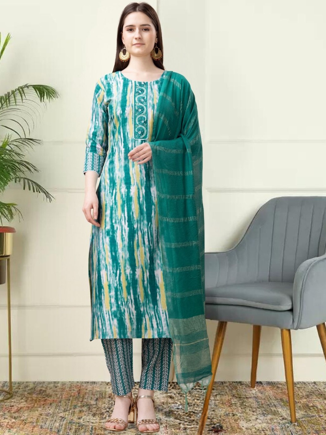 

KAZIA Ombre Printed Thread Work Kurta with Trousers & Dupatta, Teal