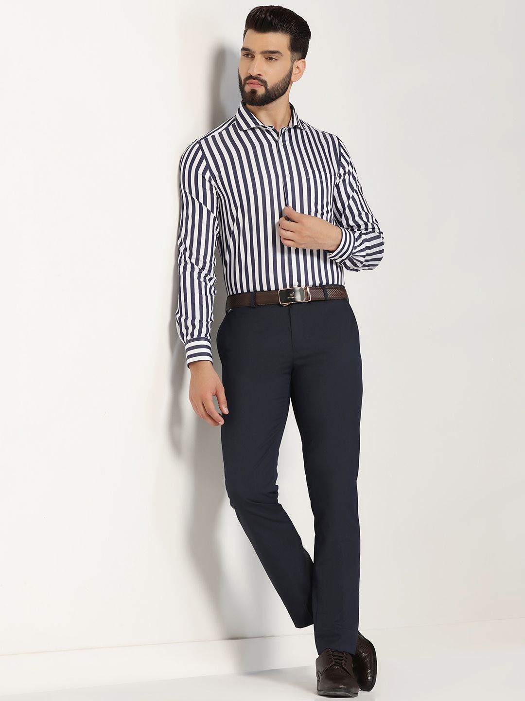 

Blackberrys Men India Slim Cutaway Collar Striped Cotton Slim Fit Casual Shirt, Navy blue
