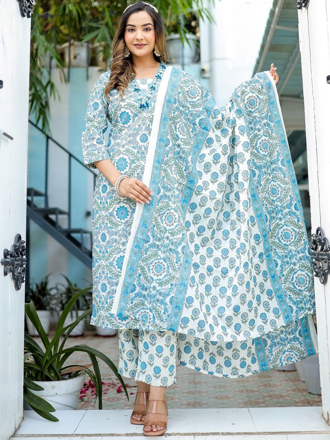 

Benaaz Floral Printed Straight Pure Cotton Kurta with Trousers & With Dupatta, Cream