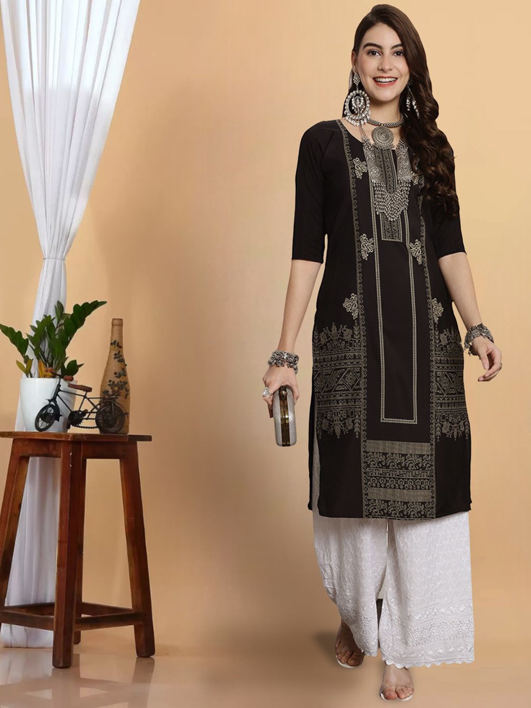 

7Threads Ethnic Motifs Printed Round Neck Crepe Straight Kurta, Black