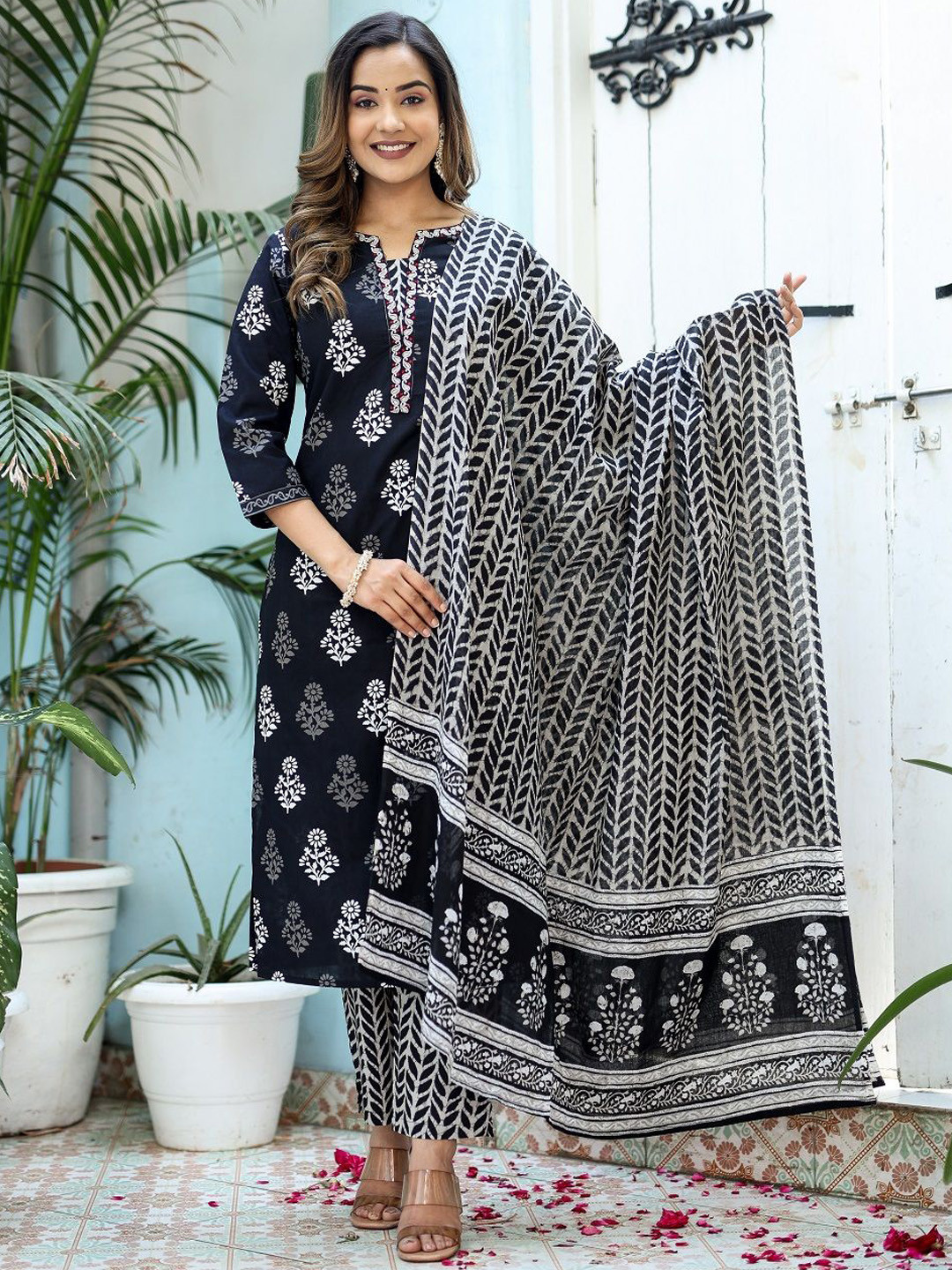 

Benaaz Floral Printed Straight Pure Cotton Kurta with Trousers & Dupatta, Black