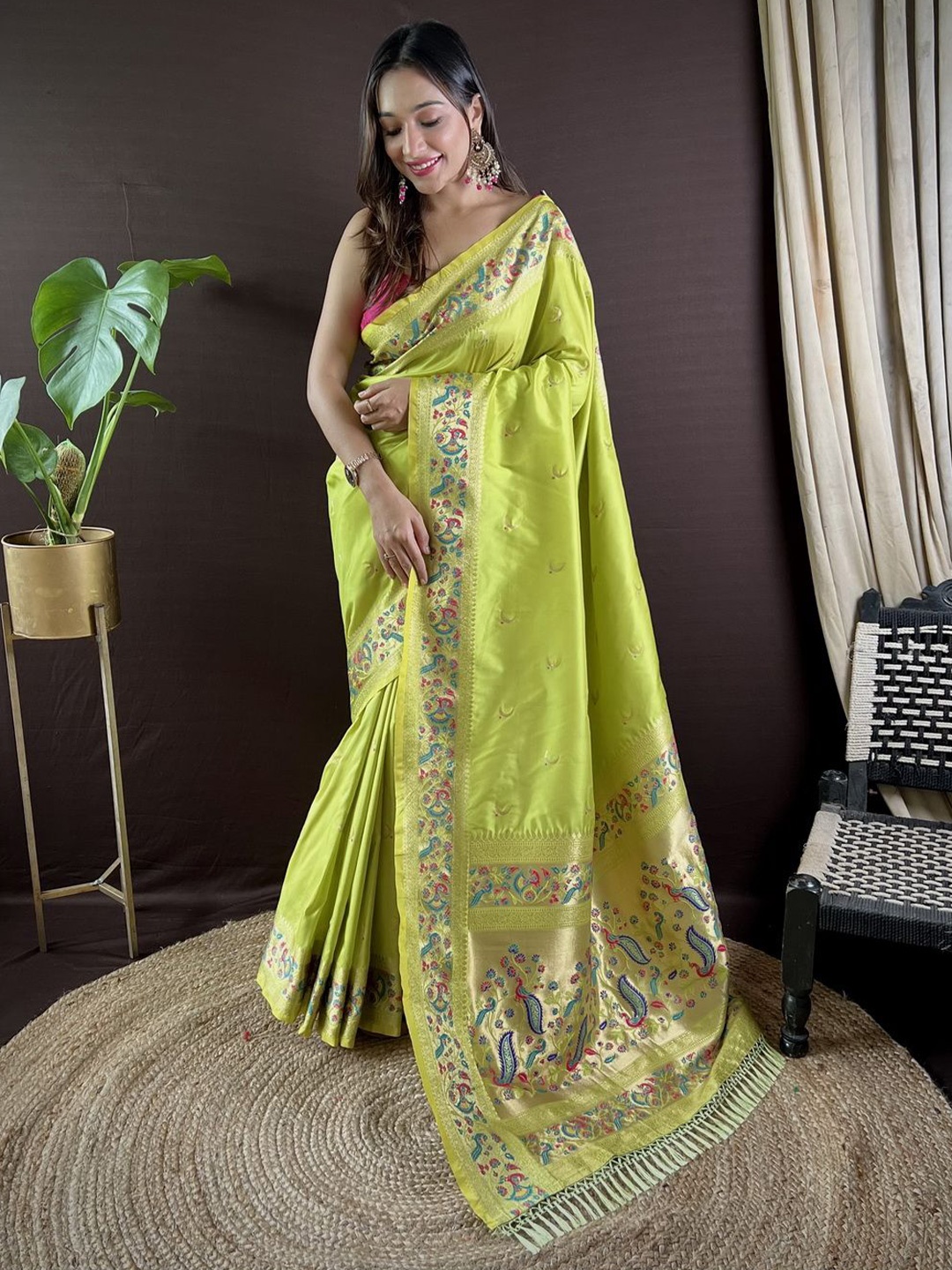 

Ekta Textiles Woven Design Zari Pure Silk Paithani Saree, Lime green