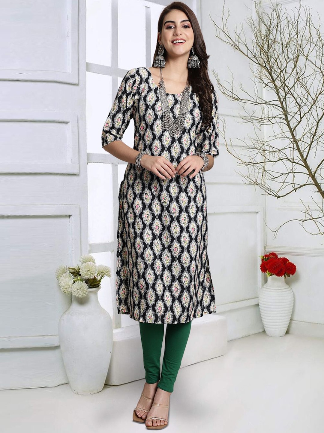 

7Threads Geometric Printed Round Neck Regular Crepe Straight Kurta, Black
