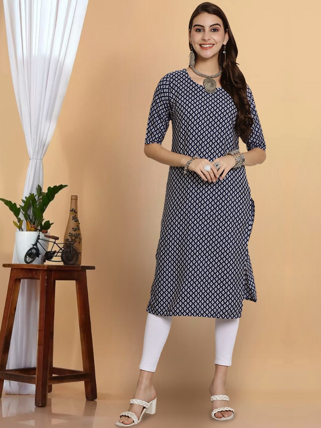 

7Threads Ethnic Motifs Printed Round Neck Crepe Straight Kurta, Navy blue