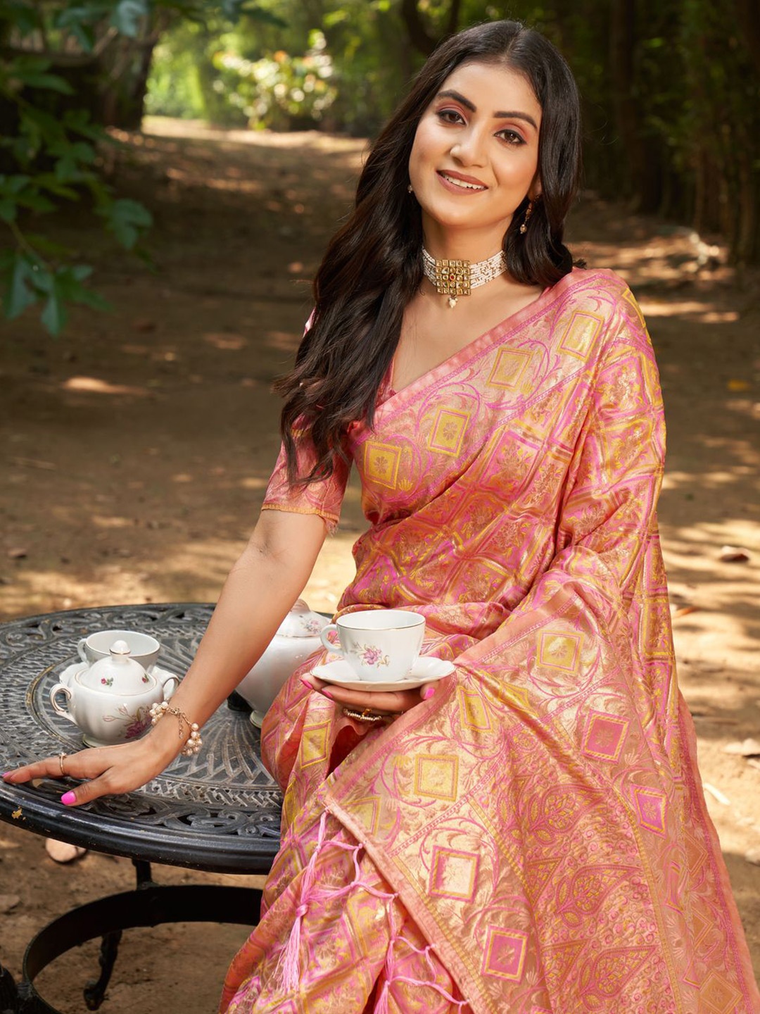 

DOI MOI Woven Design Zari Banarasi Saree, Peach