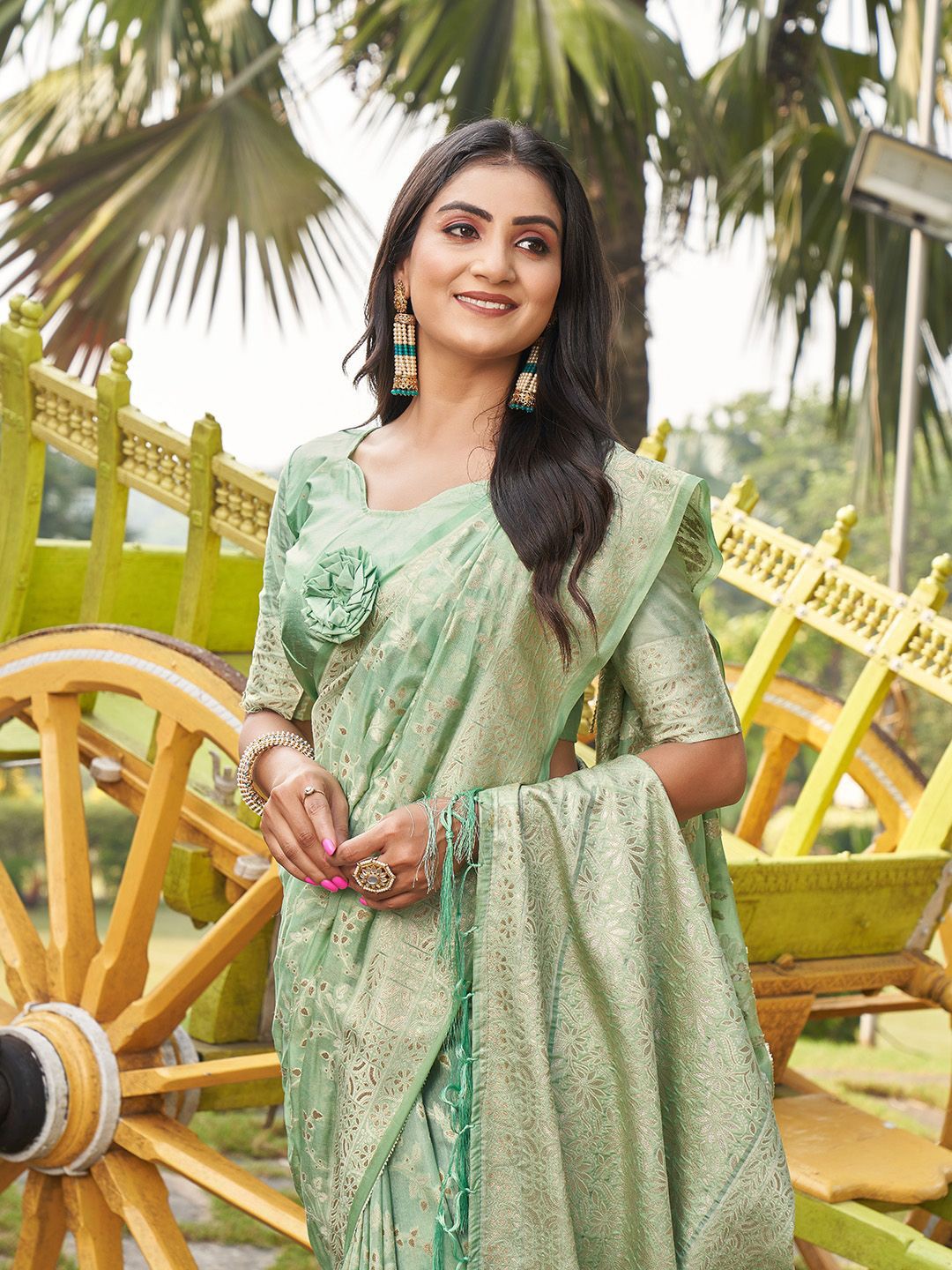 

DOI MOI Woven Design Zari Banarasi Saree, Green