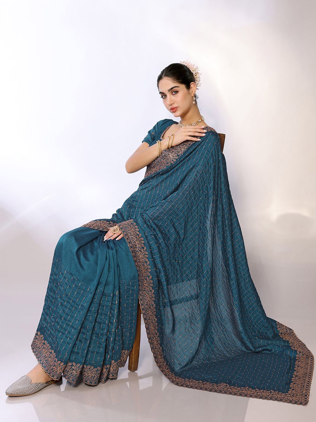 

FABMORA Embroidered Saree, Teal