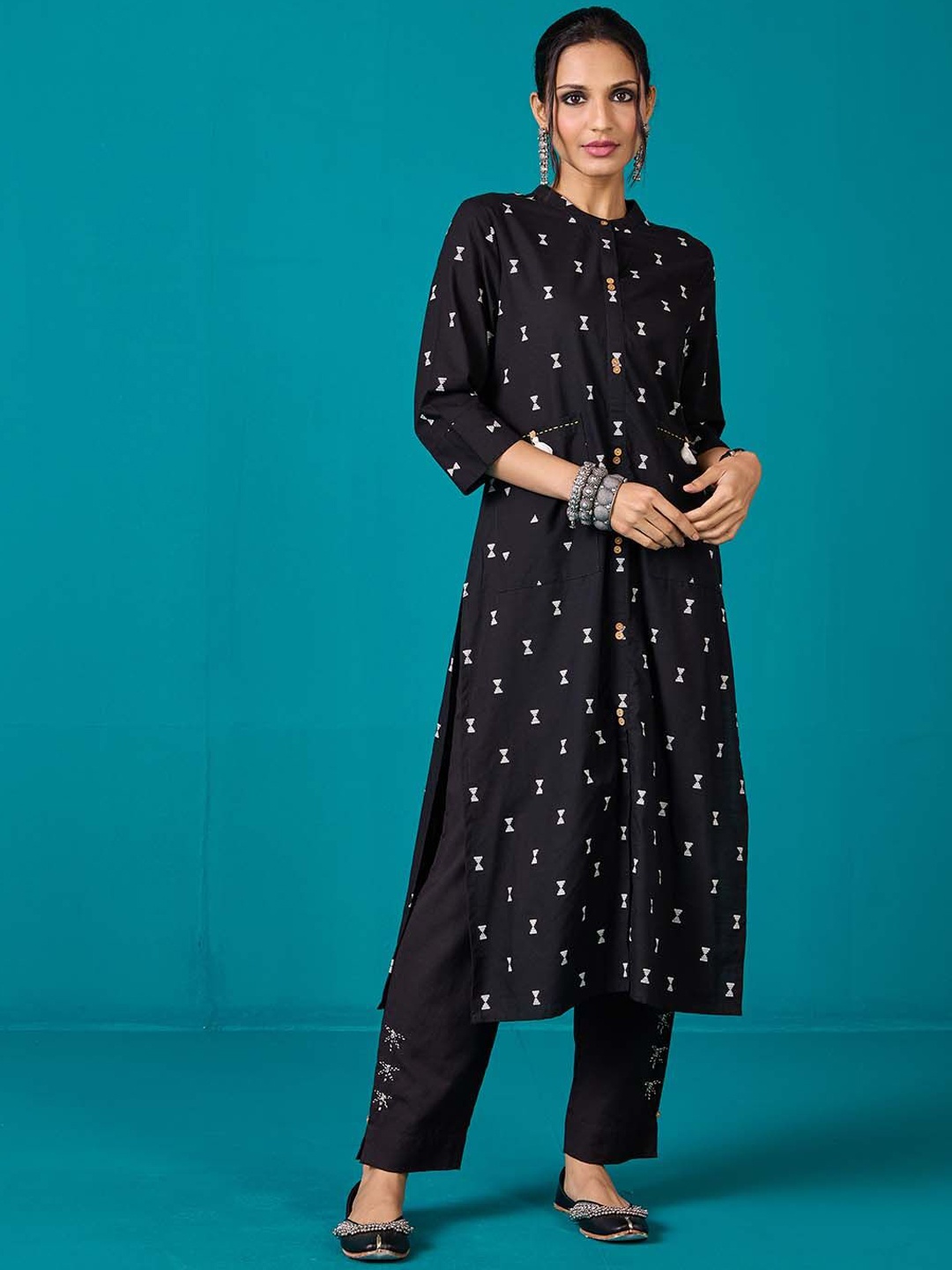 

Likha Women Ethnic Motifs Printed Mirror Work Kurta, Black