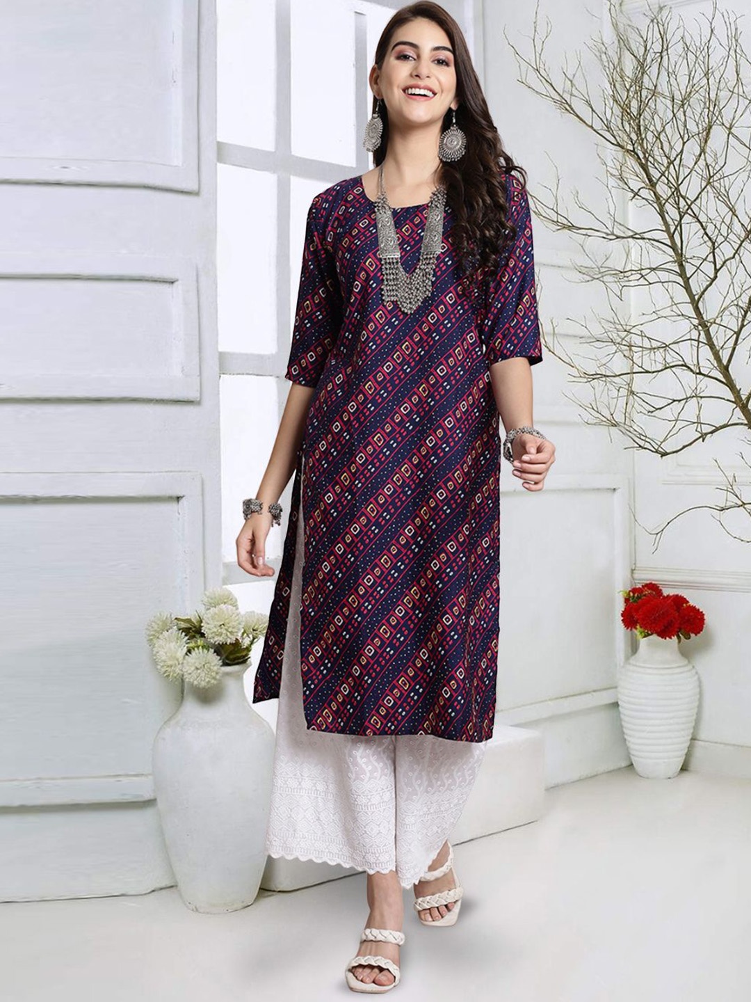 

7Threads Geometric Printed Patchwork Floral Crepe Kurta, Navy blue