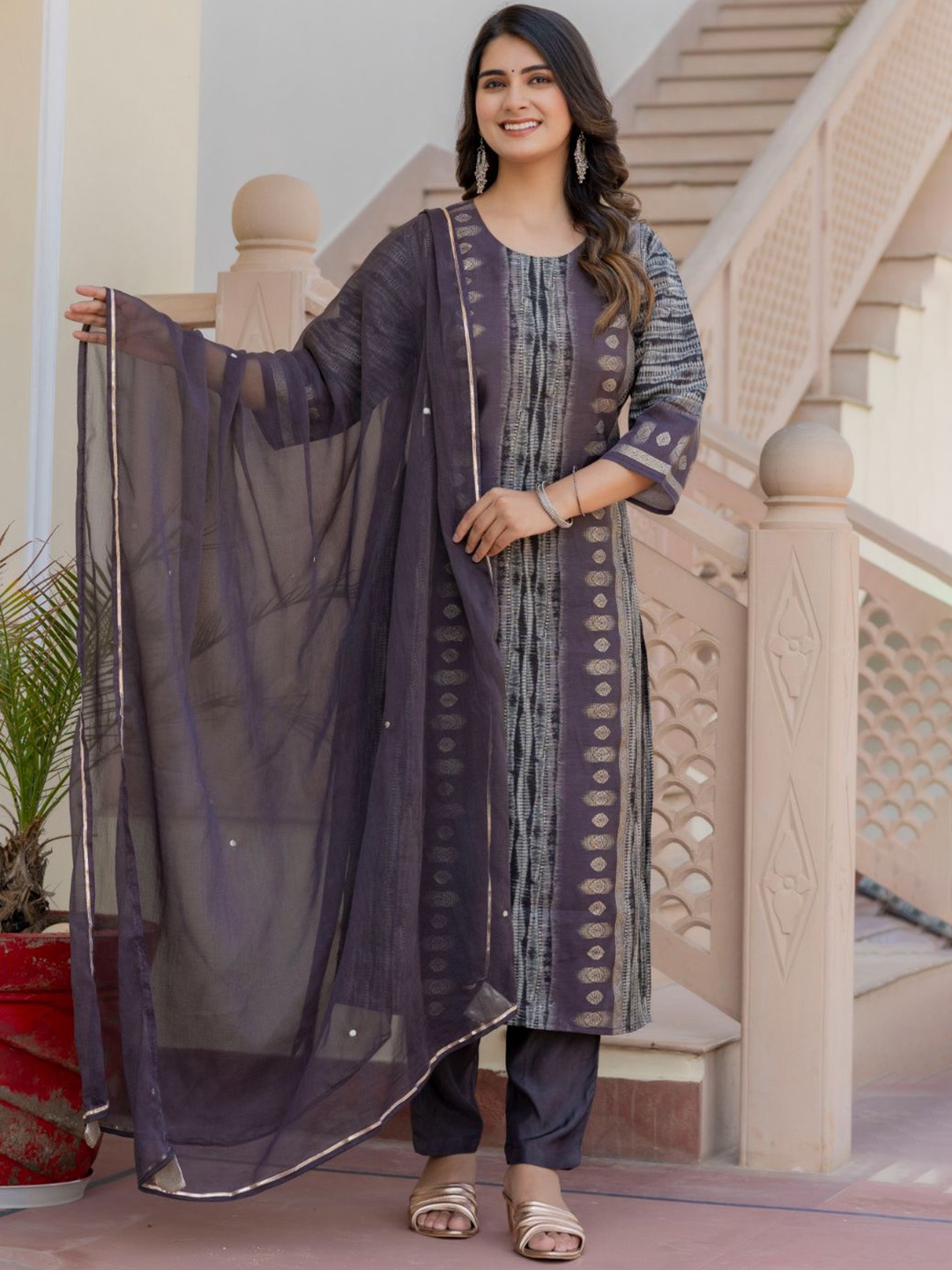

Rangeelo Floral Printed Chanderi Cotton Kurta with Palazzos & Dupatta, Grey