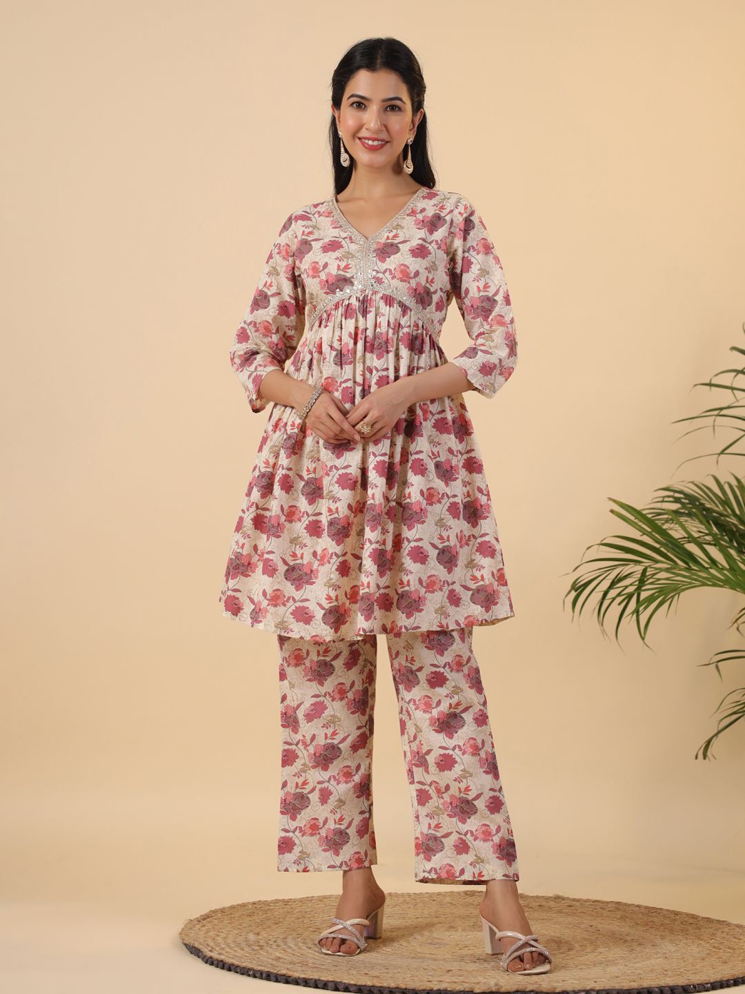 

Janasya Floral Printed Gotta Patti Pure Cotton Tunic & Trousers, Beige