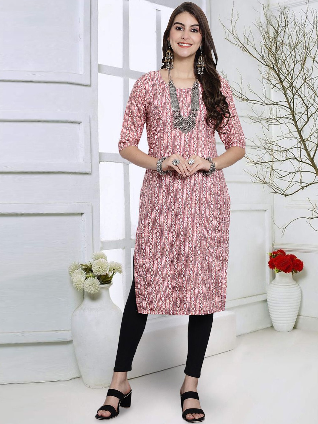 

7Threads Geometric Printed Round Neck Straight Kurta, Pink