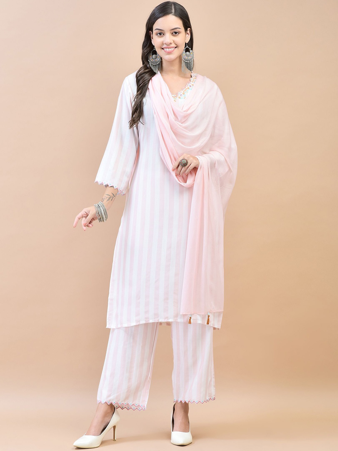 

Shree Printed Thread Work Kurta with Trousers & Dupatta, Pink