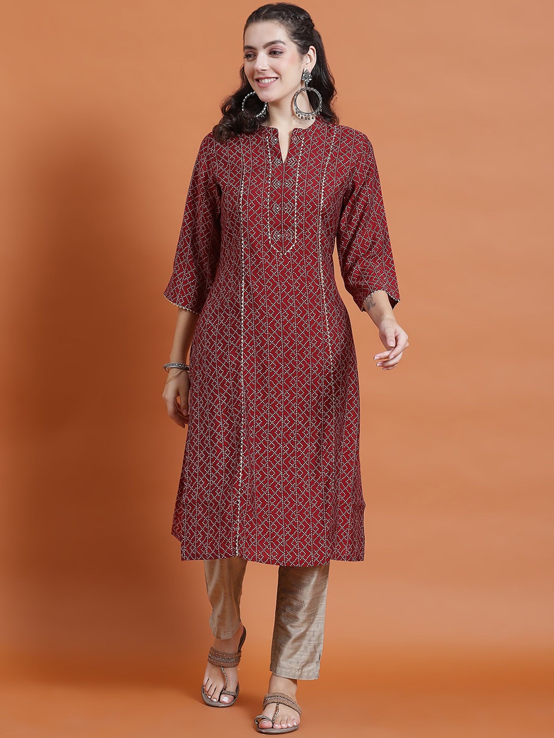 

Shree Geometric Printed Regular Gotta Patti Chanderi Silk Straight Kurta with Trousers, Maroon