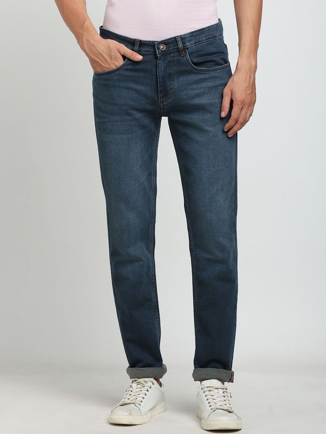 

Turtle Men Narrow Tapered Fit Mid-Rise Light Fade Stretchable Jeans, Blue