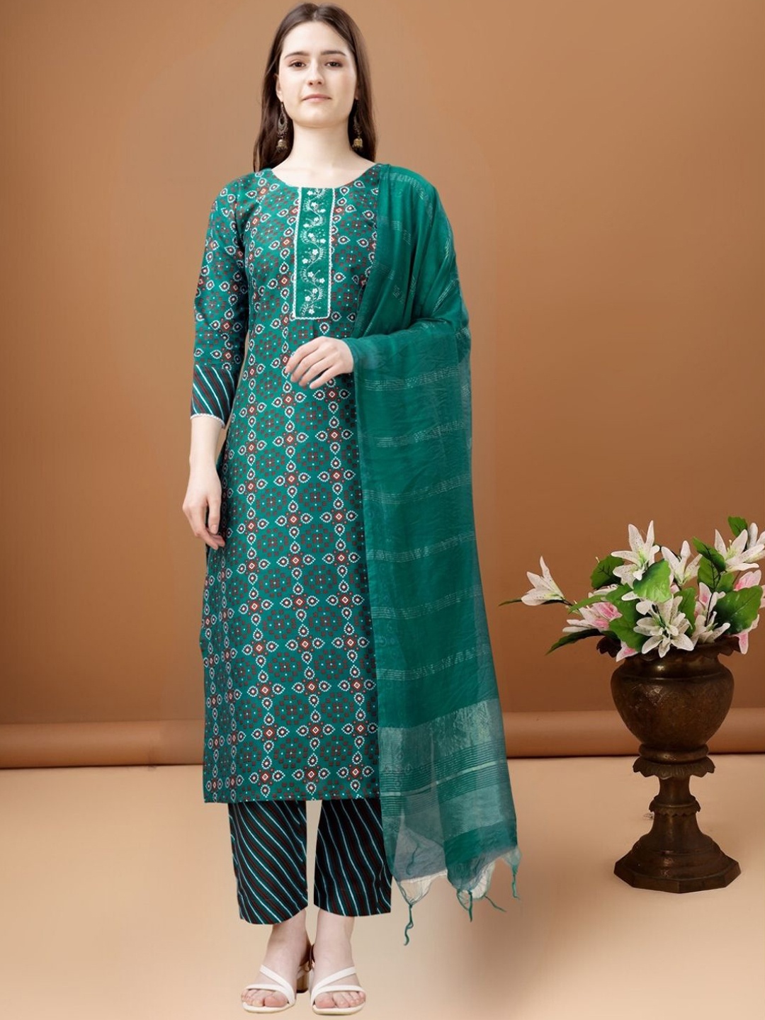 

MAGMINA Ethnic Motifs Printed Straight Sequinned Kurta with Trousers & Dupatta, Teal