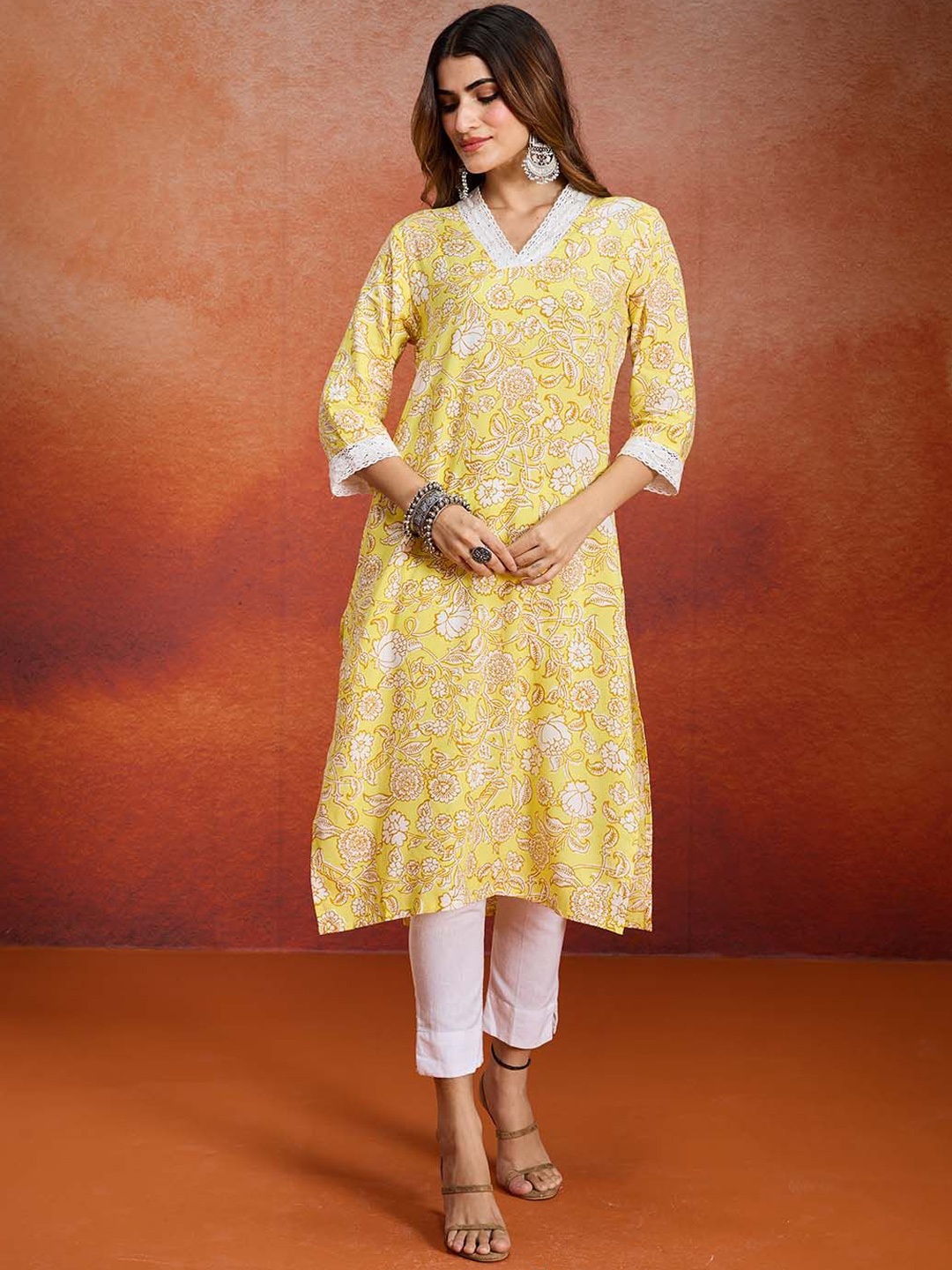 

Likha Women Floral Printed Kurta, Yellow