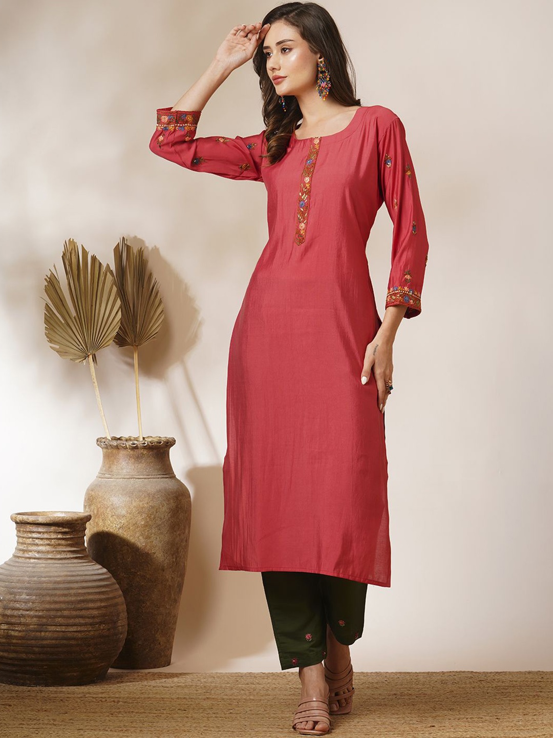 

FASHOR Coral Floral Embroidered Round Neck Sequinned Straight Fit Kurta