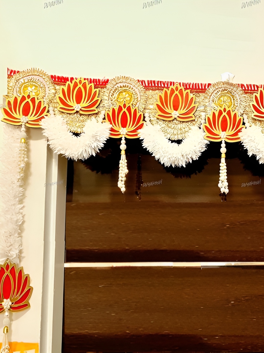 

Divyakosh White & Red Lotus & Jasmine Flower Toran With Side Hangings