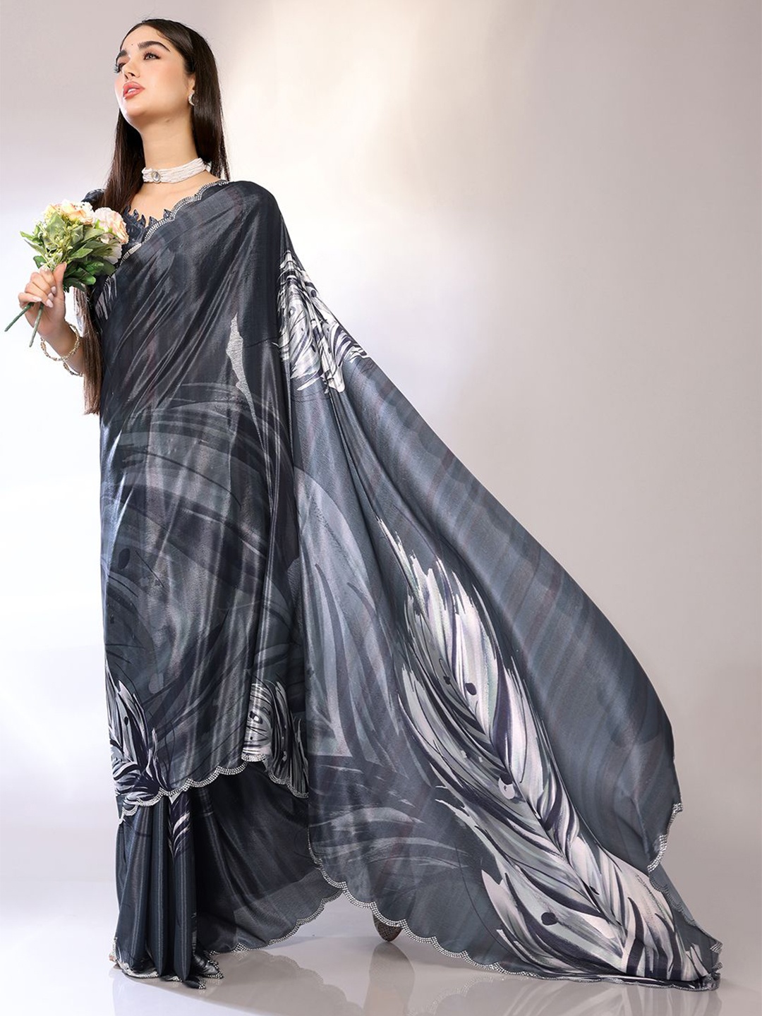 

FABMORA Floral Beads and Stones Poly Chiffon Saree, Grey