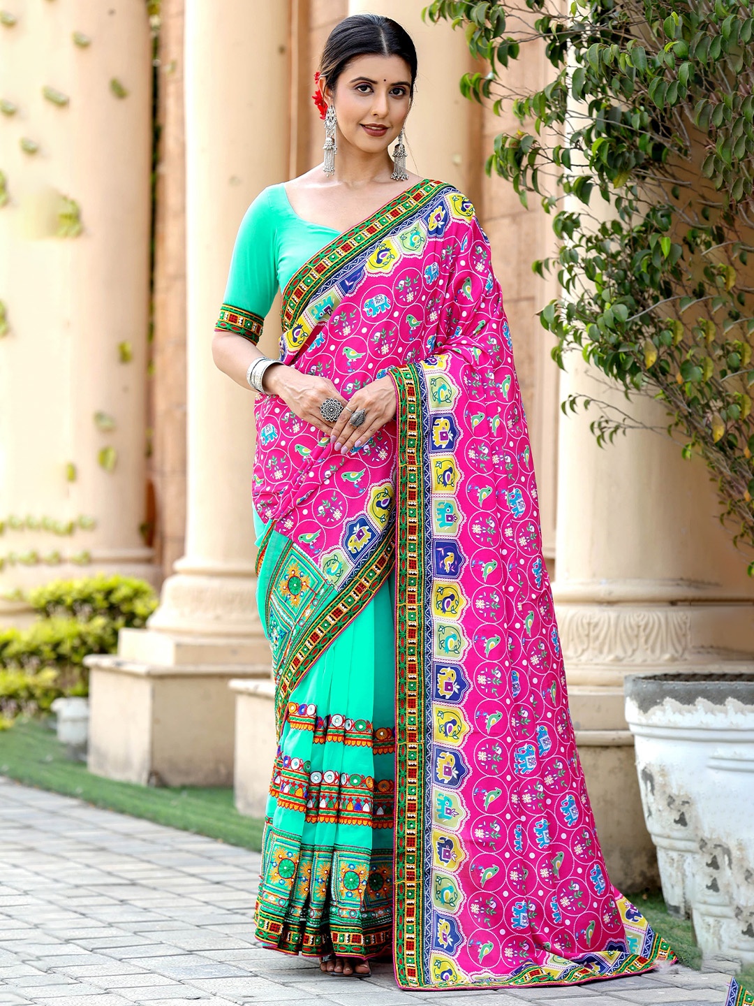 

NIRMAL CREATION Floral print Chikankari Maheshwari Saree with blouse piece, Magenta